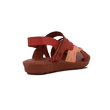 Sandalia casual de mujer marca Country, con múltiples tiras de cuero en tonos tostado, marrón y terracota, suela baja y tira ajustable en el talón.