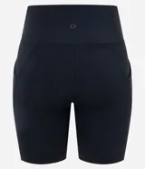 Short ciclista Get Over de microfibra color verde oscuro, de tiro alto y diseño ajustado con bolsillos laterales funcionales.
