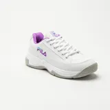 Championes Fila Grand Prix de mujer, color blanco con detalles en lila y suela gris.