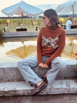 Mocasines náuticos color borgoña de cuero con cordones y suela marrón.