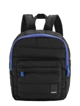 Mochila pequeña acolchada color negro con detalles en azul. Tiene un bolsillo frontal, un bolsillo interno con cierre y red, correas ajustables y cierres reforzados.