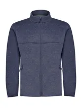 Campera polar azul jaspeado con cierre frontal completo, cuello alto y bolsillos laterales con cierre.