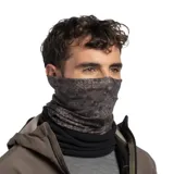 Bufanda tubular Buff de diseño versátil, combinando una sección superior con estampado geométrico en tonos grises y negros con una sección inferior de tejido polar liso en color negro.