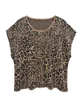 Blusa de tejido estampado con diseño animal print y destellos de lurex. Presenta cuello redondo, mangas cortas amplias y un corte holgado.