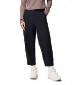 Pantalón de corte recto y tiro medio con cintura elástica, bolsillos laterales y bolsillo de seguridad con cierre. Confeccionado con tecnología Omni-Shield que repele la humedad y las manchas.