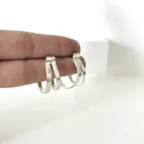 Par de caravanas tipo aro de plata 950 texturizada.