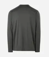 Remera deportiva de manga larga con cuello redondo, confeccionada en tejido técnico Dry Fit. Presenta un diseño liso con sutiles detalles reflectantes en los hombros.