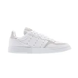 Zapatillas Adidas Supercourt blancas con detalles en gris claro.