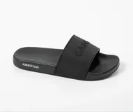Chanclas negras con la palabra "GAIN" en relieve en la tira superior y "AMBITION" en el lateral de la suela.