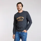 Buzo de manga larga Wrangler de color gris oscuro con estampa frontal del logo de la marca en color naranja. Confeccionado en mezcla de algodón, con cuello, puños y dobladillo acanalados.