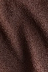 Malla enteriza color marrón con escote en V y tirantes ajustables. Presenta copas con relleno extraíble, diseño cut-out frontal con detalles metálicos, corte de pierna alto y cobertura media en la parte trasera.
