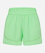 Bermuda deportiva tipo runner de microfibra ligera color beige, con cintura elástica funcional y textura perforada en el panel frontal.