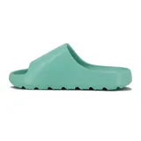 Chanclas Diadora Bali de una sola pieza, color verde menta, con suela ancha texturizada y logo grabado en la tira superior.