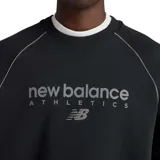 Buzo negro New Balance de cuello redondo, mangas raglán y puños y dobladillo de canalé. Cuenta con el logotipo y el texto "new balance athletics" estampados en el centro del pecho.