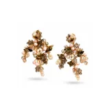 Aros colgantes de diseño exclusivo, elaborados artesanalmente con una composición de cristales en tonos champagne, crudo y dorado suave. Presentan una estructura ramificada y liviana con ajuste de perno de acero.