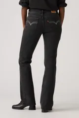 Pantalón jean de corte bootcut, color negro con efecto gastado, tiro súper bajo y cierre frontal con botón y cremallera.