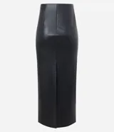 Falda midi negra de cuero sintético, corte recto, con abertura trasera y cintura alta.