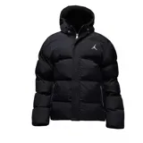 Campera puffer negra con capucha, cierre frontal completo y logo de Jordan bordado en el pecho. Cuenta con bolsillos laterales con cierre.