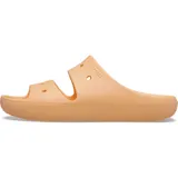 Sandalias Crocs modelo Classic de dos tiras, color negro, con perforaciones para personalizar con Jibbitz y plantilla de espuma Croslite.