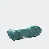 Championes de fútbol Umbro VIBE HG, color negro con detalles en gris y logo de la marca en el lateral.