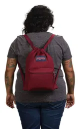 Mochila JanSport Draw Sack azul marino con logo rojo estampado, cierre superior con cordón ajustable y bolsillo frontal con cierre.