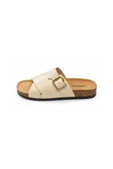 Sandalia Paddock modelo Alure, color beige con tira cruzada y hebilla dorada ajustable, suela de corcho y base de goma negra.