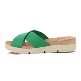Sandalias Beira Rio de mujer, color negro, con diseño de tiras cruzadas en el empeine y suela de plataforma plana con estrias.