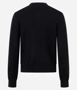 Cardigan de punto color gris, con cuello redondo, manga larga y cierre frontal con botones. Presenta puños y bajo acanalados, con un diseño clásico y versátil.