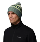 Gorro de lana con pompón, diseño tejido con nombre de la marca en contraste, forro termorreflectante y cinta interior de forro polar.