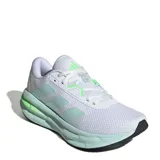Championes de running Adidas Galaxy 7, color blanco con detalles en verde menta. Presentan un diseño de malla transpirable, entresuela con tecnología Cloudfoam para mayor amortiguación y suela de goma resistente.