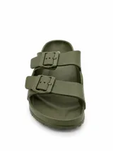 Sandalias de dos tiras con hebillas ajustables, diseño anatómico y acabado en color negro.