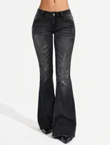 Jeans de denim de corte flare y tiro medio, con efecto deslavado y botamanga ancha acampanada.