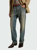 Pantalón de jean de corte holgado color azul con bolsillos delanteros y traseros. Marca Golden Goose.