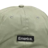Gorro Emerica modelo Pure Parch 6 Panel, color verde oliva con logo de la marca bordado en el frente.
