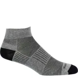 Media deportiva de corte bajo con diseño técnico, combinando tonos gris y negro. Presenta zonas de tejido diferenciado para mayor soporte y ventilación, con puntera y talón reforzados en color negro.