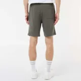 Bermudas de chándal color verde militar, confeccionadas en tejido de muletón ligero, con cintura elástica y ajuste estándar.