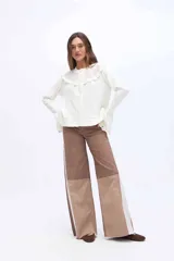 Jean wide leg de diseño bicolor y corte holgado de pierna ancha con tiro alto, confeccionado en denim de algodón con contraste de tonos.