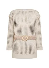 Sweater de punto calado color beige, con escote redondo y mangas 3/4. Incluye cinto de soga con hebilla redonda de madera.