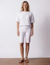 Bermuda de gabardina elastizada color negro, marca Zac & Rachel.