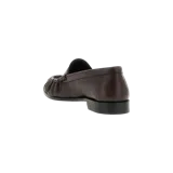 Mocasines Saint Laurent Le Loafer en cuero marrón oscuro, con diseño slip-on, detalle fruncido en la puntera y placa con logo metálico.