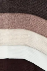 Pack de cinco pares de medias tobilleras de punto acanalado suave, con borde superior elástico en tonos neutros.