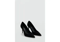 Zapato de tacón alto tipo stiletto, color negro, con punta fina y diseño clásico.