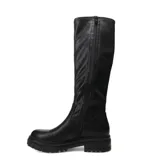 Bota alta de caña media-alta color negro, con suela track y diseño minimalista. Confeccionada en material sintético con acabado liso.