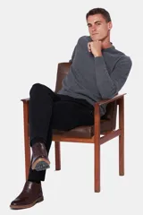 Pantalón de jean skinny celeste con spandex, tiro medio y corte ajustado.