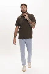 Pantalón de jean celeste de corte slim.