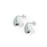 Par de aros plateados con forma de gota y pequeños cristales verdes incrustados.