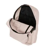 Mochila negra de estilo clásico con compartimento principal amplio, bolsillo frontal con cierre y bolsillos laterales. Incluye división interna para notebook.