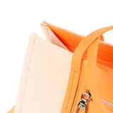 Cartera tipo shopper color naranja y beige, con detalles en símil cuero, acceso con cierre, correa regulable y asa fija. Cuenta con un bolsillo externo con cierre, un bolsillo interno con cierre y dos bolsillos internos abiertos.