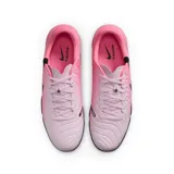 Championes de fútbol Nike Tiempo Legend 10 Academy para césped sintético, color verde menta con detalles en violeta y negro. Presenta el logo de la marca en el lateral y suela con tapones de goma para mayor tracción.