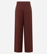 Pantalón pantalona femenina confeccionada en crepé, con cintura ancha, cremallera lateral y pences en la parte trasera.